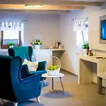Nowa Prowansja B&B 옐레니아구라