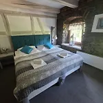 Nowa Prowansja B&B 옐레니아구라